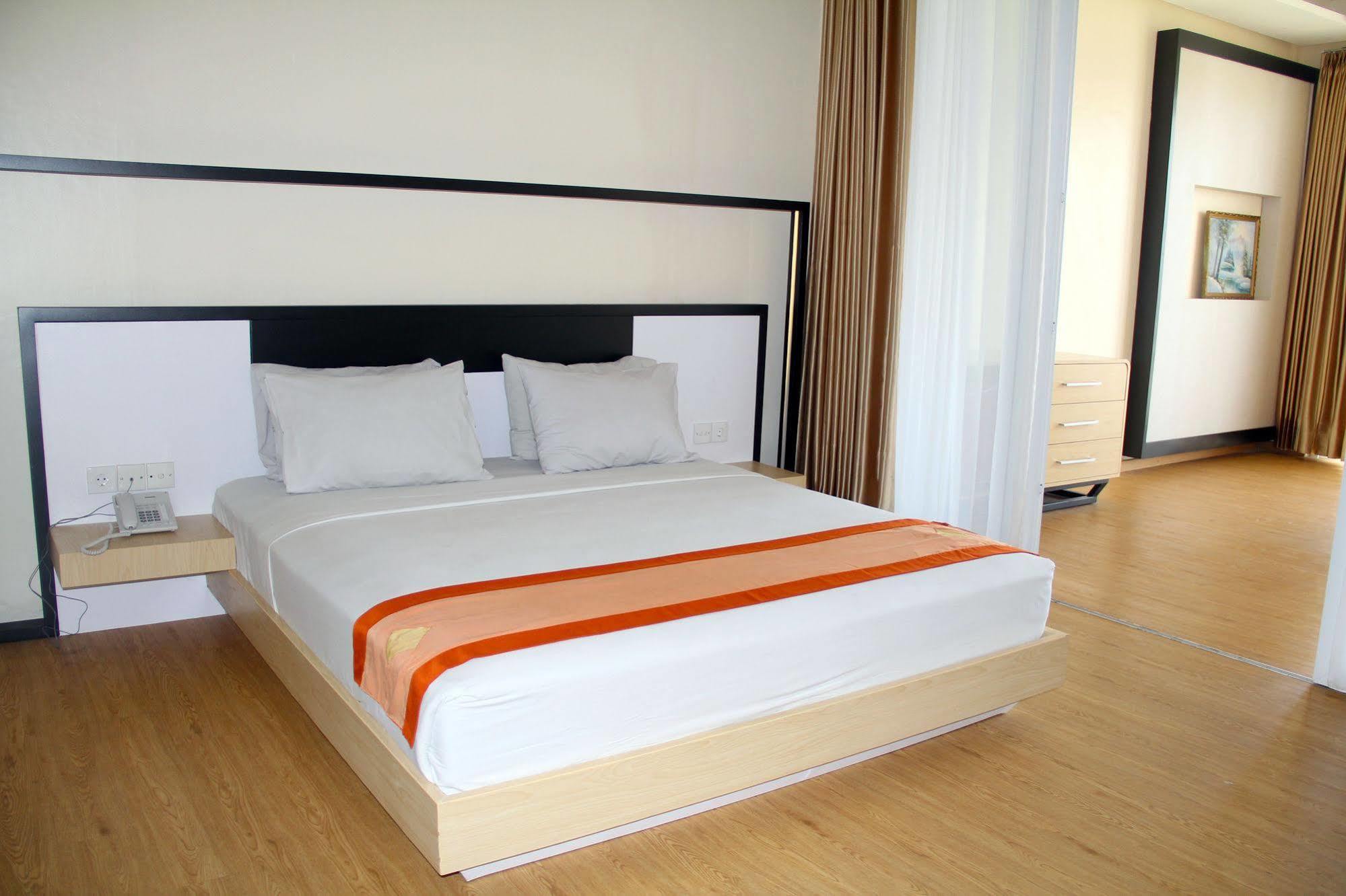 Buana Lestari Hotel Balikpapan  Esterno foto