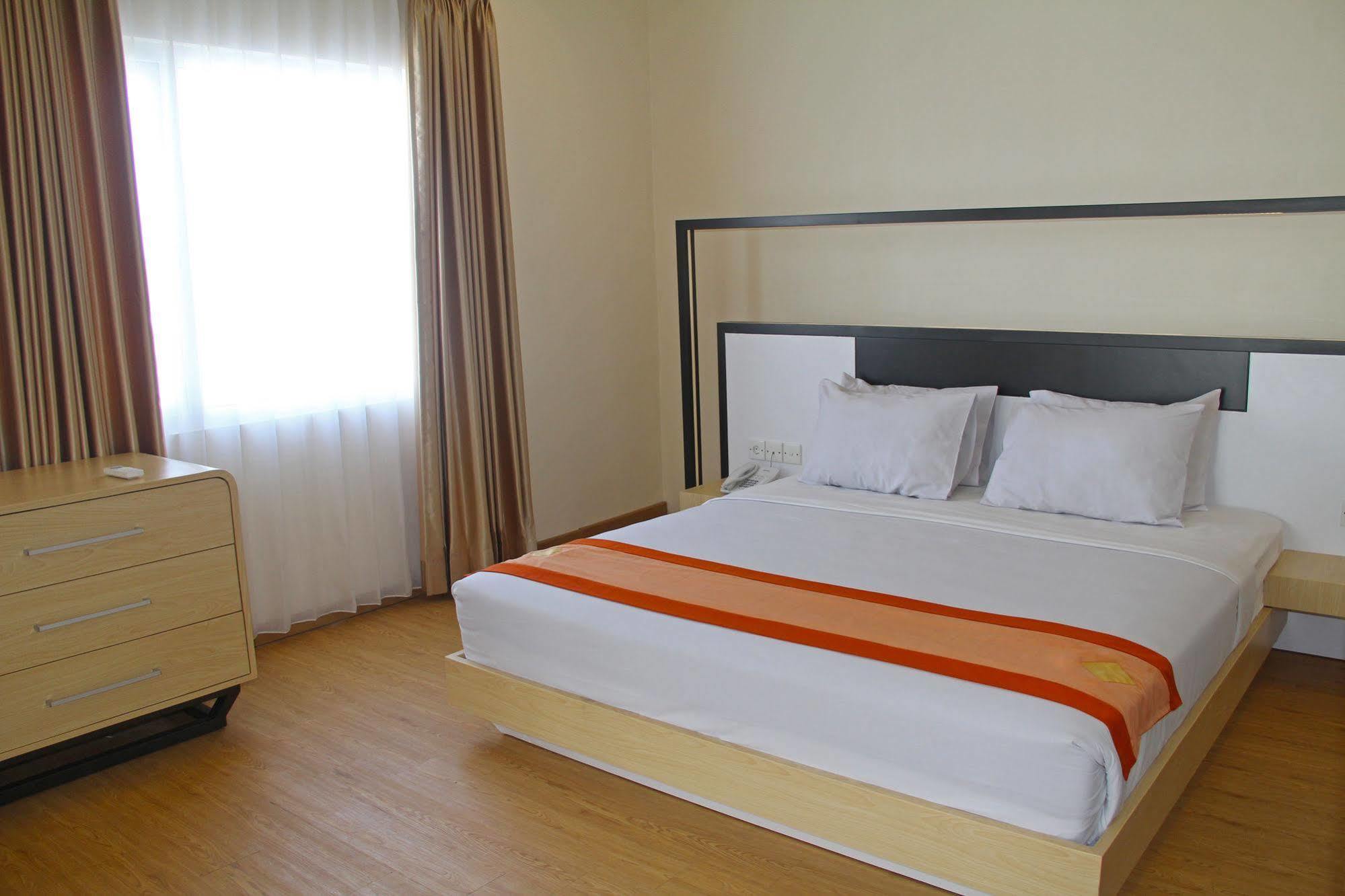 Buana Lestari Hotel Balikpapan  Esterno foto